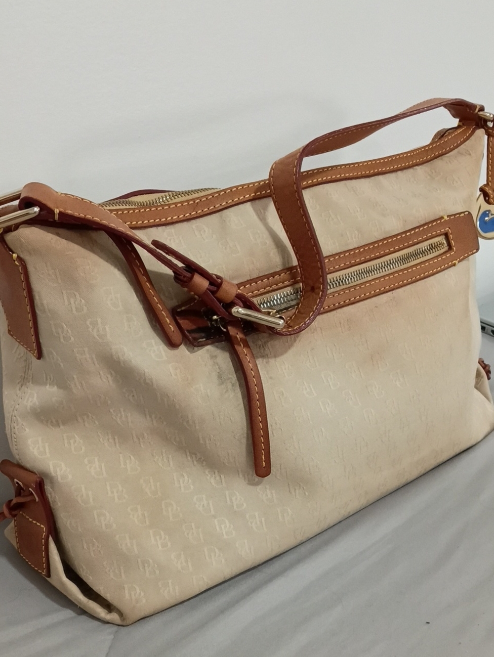 VTG Dooney & Bourke Signature Cream Canvas Hobo  Shoulder Bag with Tan Trim Y2K - Picture 8 of 8